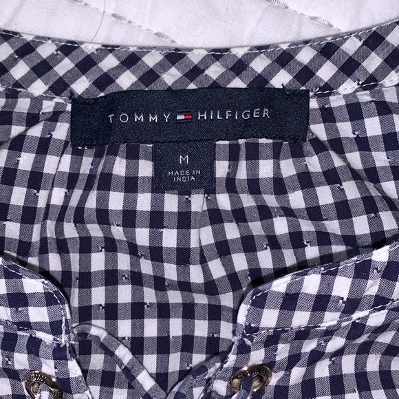 ✨2/$20✨ Classic TOMMY HILFIGER | Navy Gingham tie front top - Picture 4 of 10